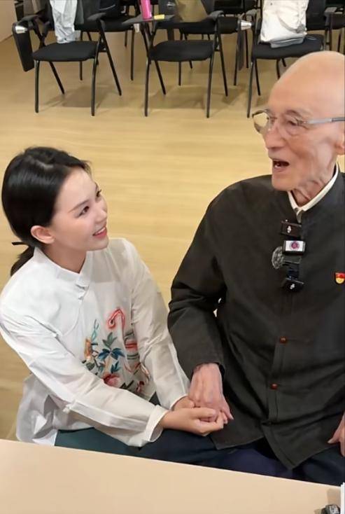 原来她俩是游本昌孙女，长相绝美、读外国名校