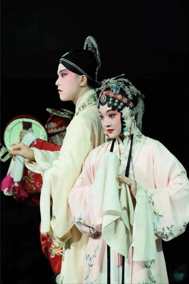 原来她俩是游本昌孙女，长相绝美、读外国名校