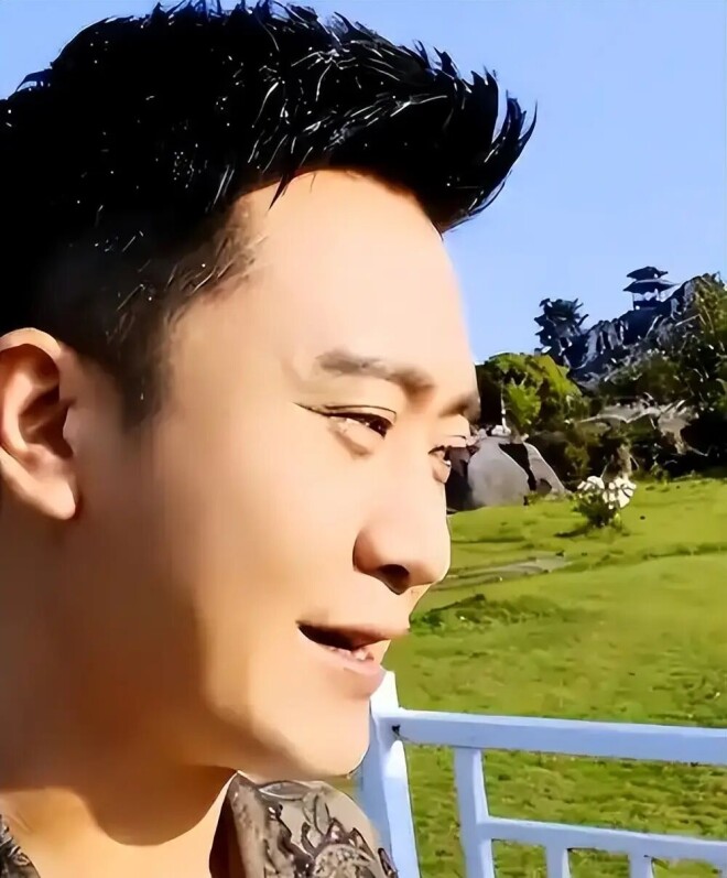 不查不知道45岁淡出央视的杨帆 私下到底有多壕（配图6）