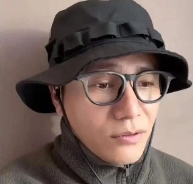 50岁陈坤暴瘦10斤白发明显 未婚带娃 24 年（配图2）