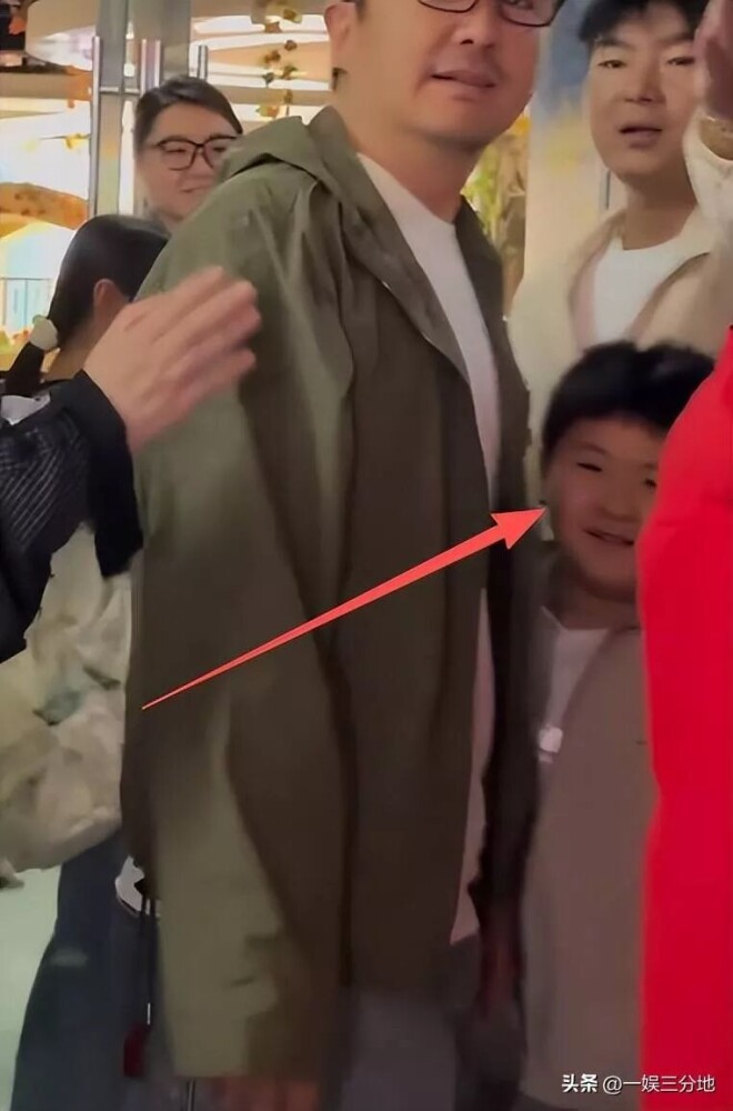 北京偶遇沈腾一家 儿子眼小胖的满脸堆肉（配图38）