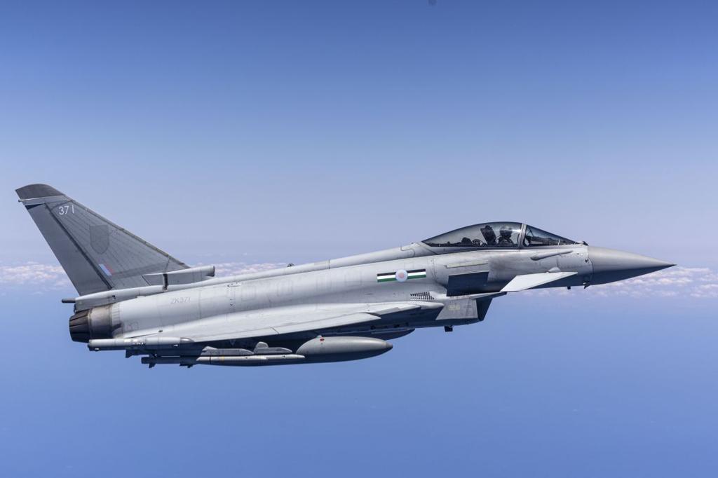 「雷霆之王」未來可望與英國皇家空軍「颱風」戰機協同作戰，提升空防與打擊作戰效能。（取自英國國防部網站）