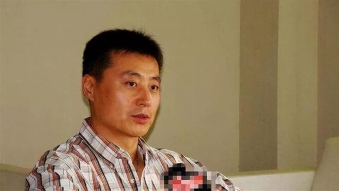 她陪我住地下室7年什么都没有 成名后哪敢抛弃？（配图5）