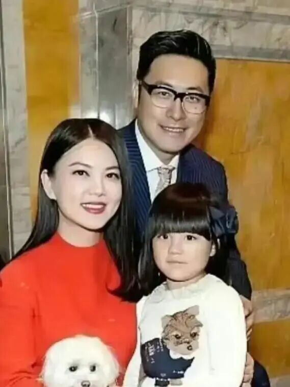 让李湘怀二胎的那个男人竟还给她留下了一手好牌（配图30）
