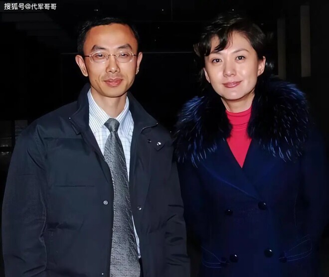 54岁海霞近况：告别《新闻联播》 嫁清华教授（配图2）