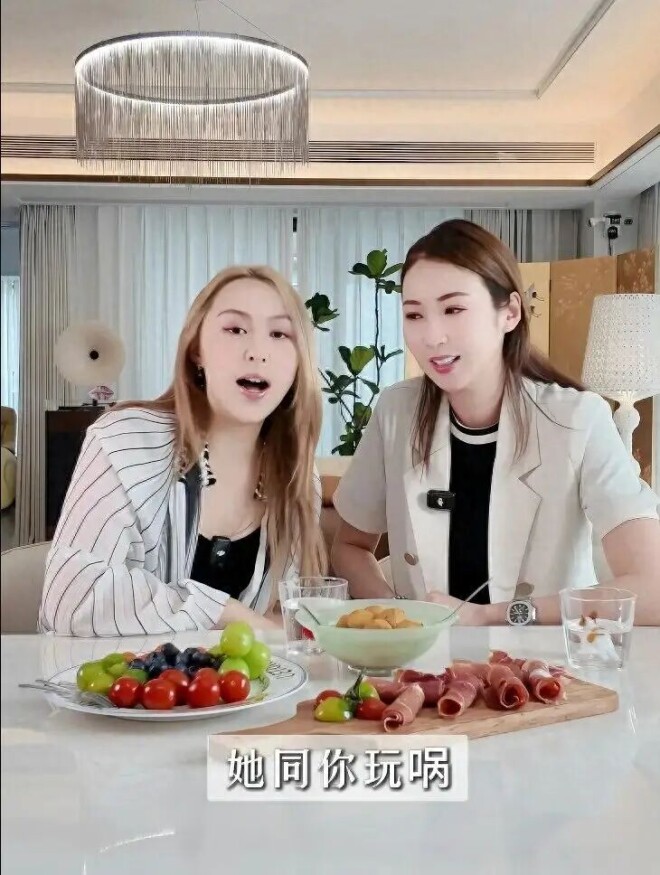 香港知名女星否认有八亿身家 重提与前夫闪婚（配图1）