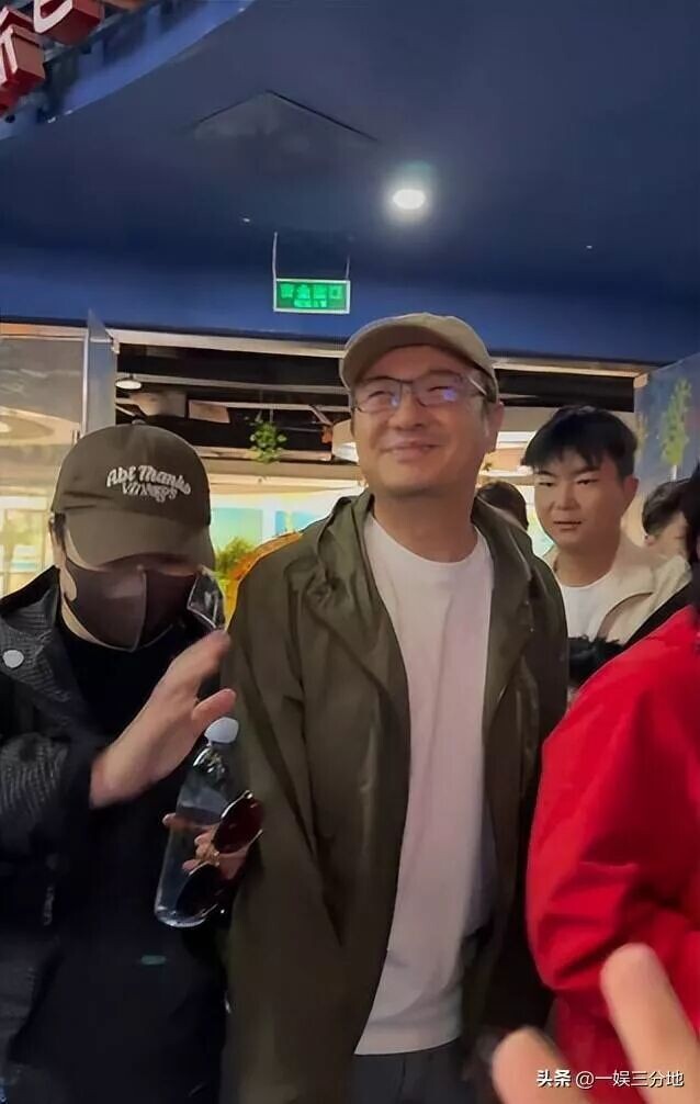 北京偶遇沈腾一家 儿子眼小胖的满脸堆肉（配图44）