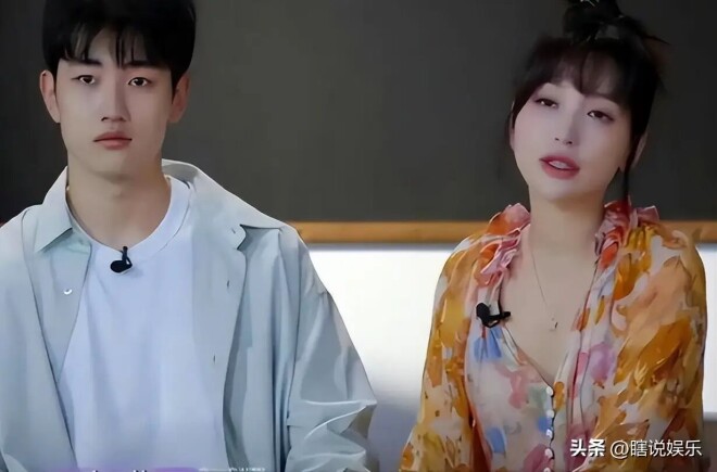 43岁金莎腰腹圆润下意识护肚 真的瞒不住了？（配图12）