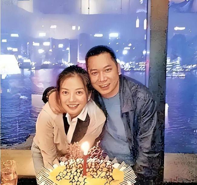 被封5年后赵薇再曝近况，瘦到脱相不敢认