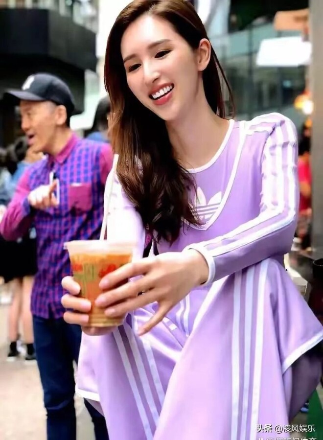 16岁成体操女神 25岁与76岁干爹闹绯闻（配图32）
