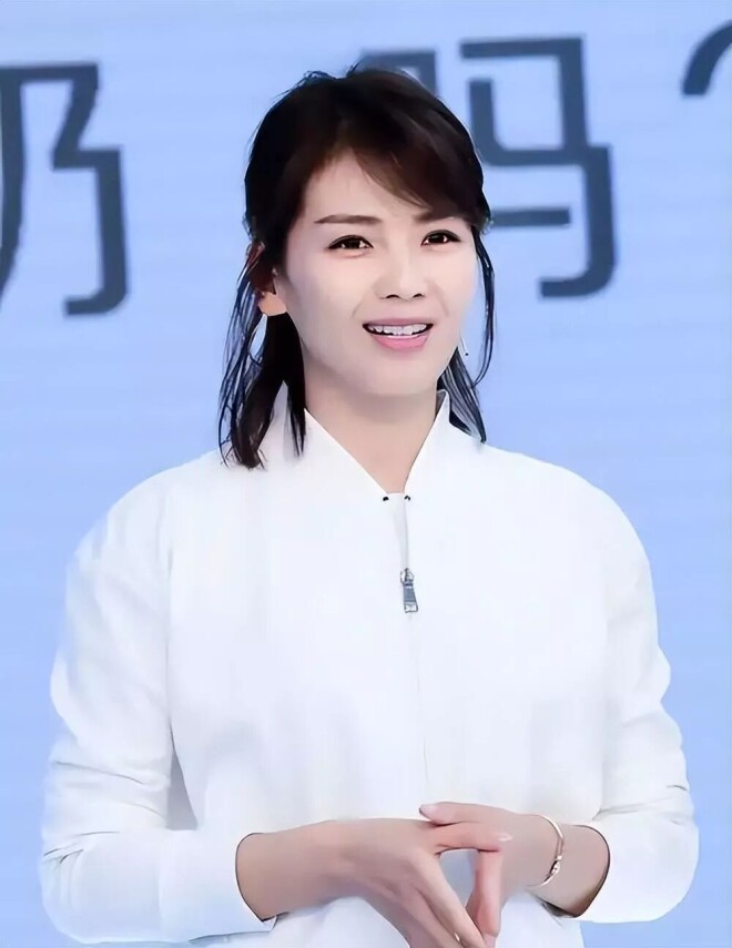 荒唐！上海电视节红毯 两位女星为压轴拒绝下车（配图18）