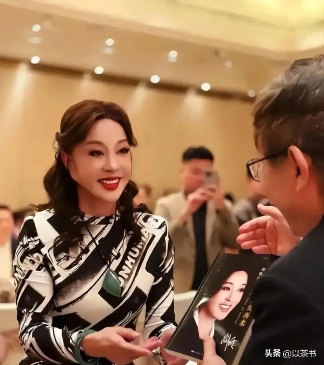 原来他是刘晓庆前男友 74岁依旧帅气为她单身（配图9）