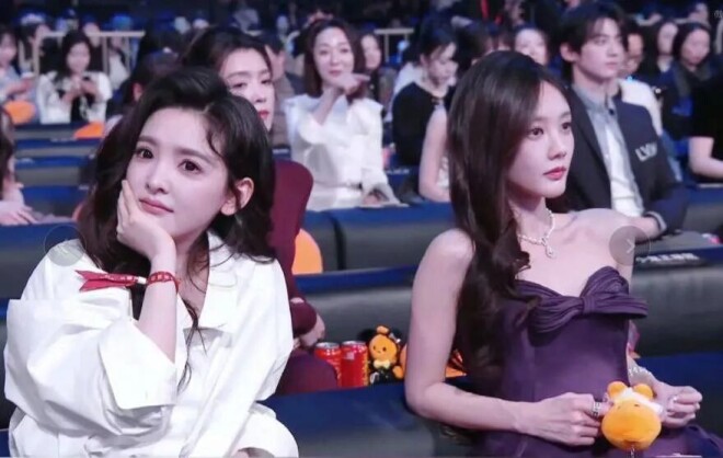 李一桐身材上热搜！脸部凹陷、瘦到衣服都挂不住（配图4）