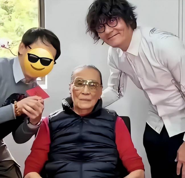 谢贤刚去世没几天，陈凯歌走路摇晃身体也出问题