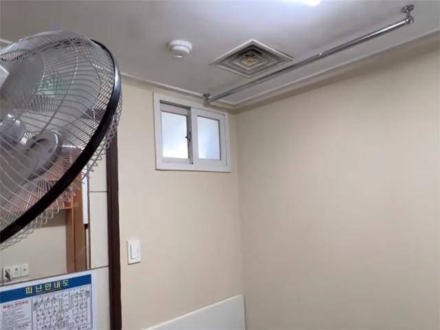 住进韩国“考试院”：4㎡的廉租房，五脏俱全