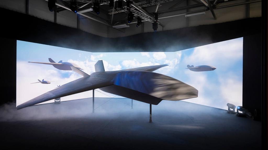 貝宜在法恩堡國際航空展上，推出「雷霆之王」（Brontanax）原型機全尺寸模型。（取自貝宜網站）