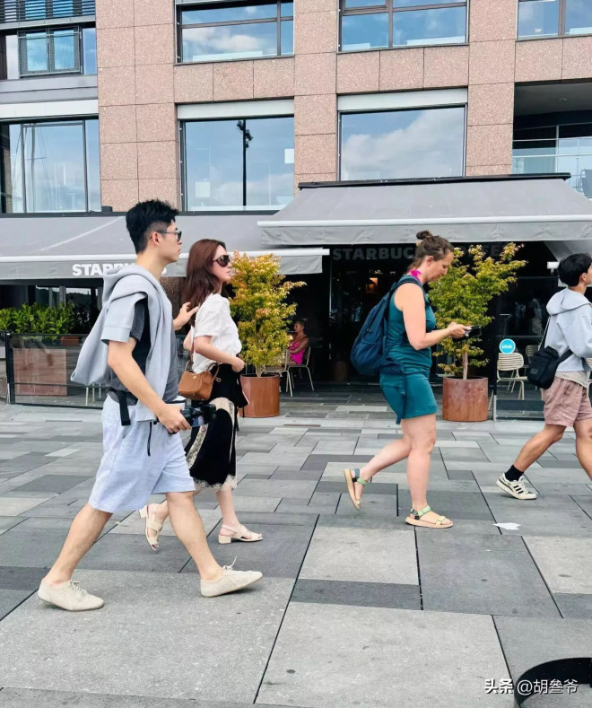 杨采钰和老公在挪威度假 肚子隆起被猜已怀二胎（配图5）