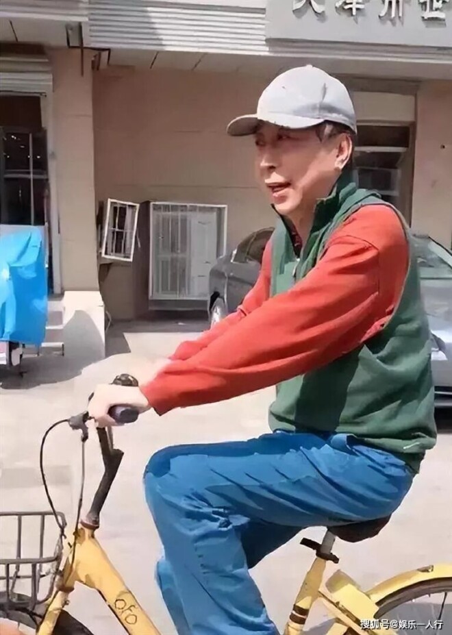 冯巩现状：居北京老旧小户型 68岁面容显老态（配图8）
