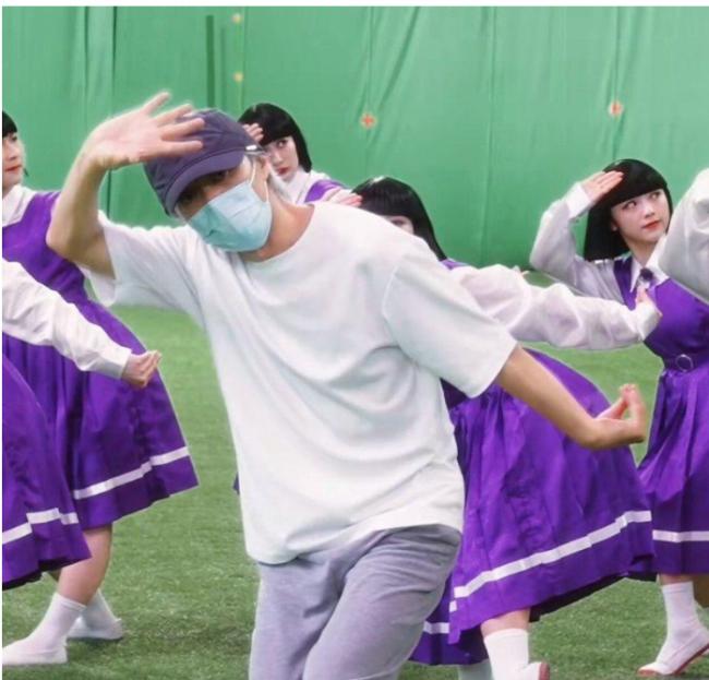 庆票房破15亿 周星驰重现25年前酱爆舞