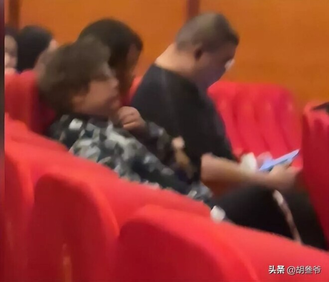 韩红现身上海 排场还是不小（配图10）