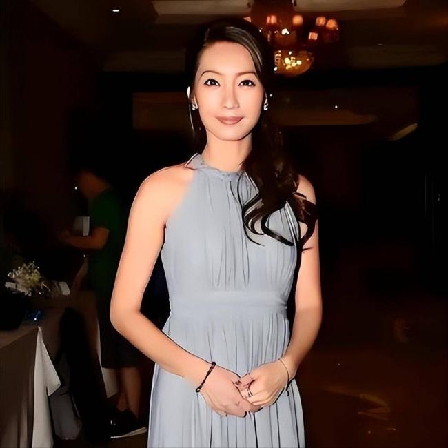 玩过14位男星 她47岁至今未婚无人敢娶