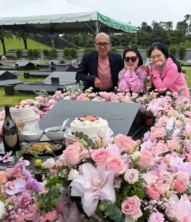 具俊晔在大S墓前痛哭 对记者飙英文（配图3）