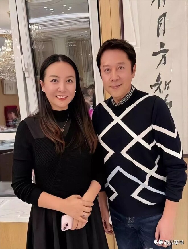 蔡国庆妻子罕见露面 颜值高气质高贵（配图19）