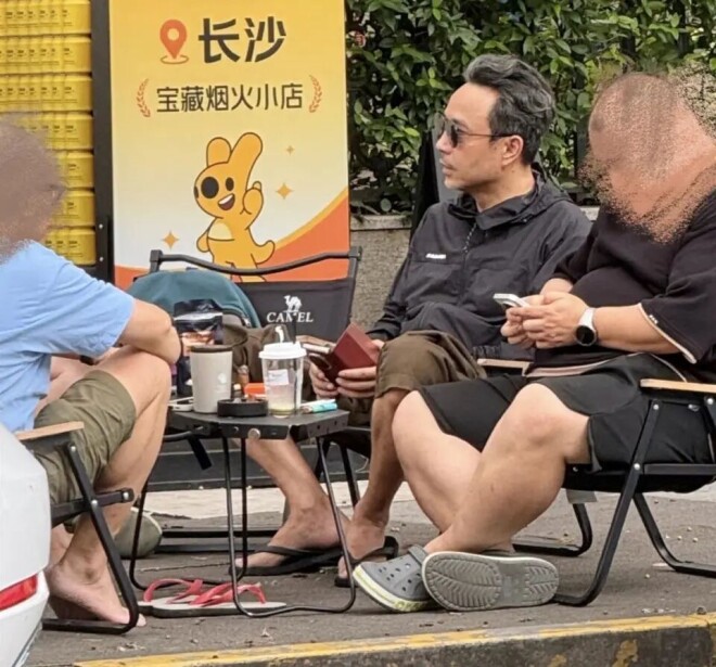 52岁汪涵：一家四口定居长沙 两鬓斑白打扮邋遢（配图2）