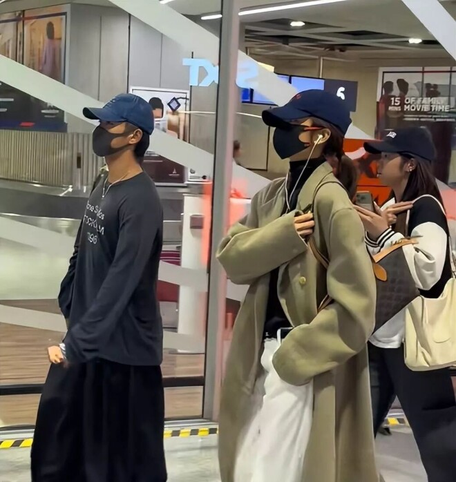 杨紫穿恨天高身材五五分 头大肩小好辣眼（配图15）
