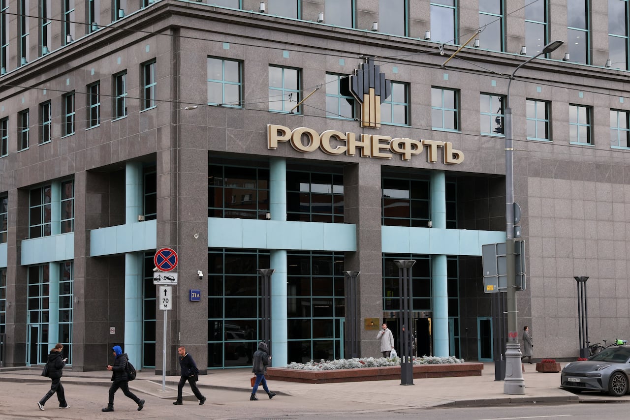People walk past an office building of Rosneft, one of Russia's major oil companies, in Moscow, Russia, October 23, 2025. REUTERS/Ramil Sitdikov