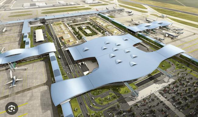 男子受骗迁怒机场柜台 火爆狂砸全都录