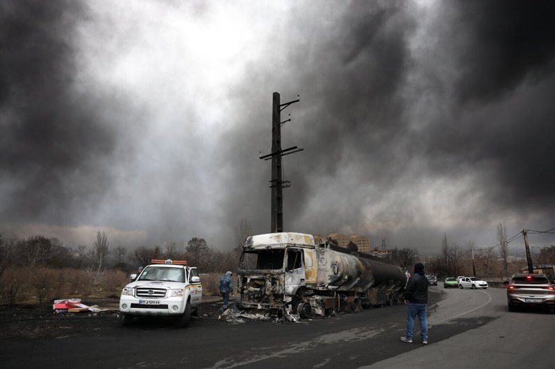 才刚道歉 伊朗总统又改口了：继续攻击