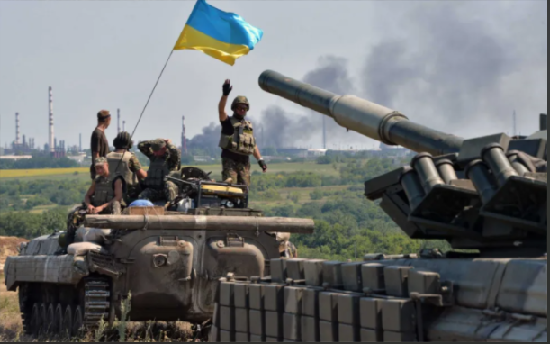 俄军长官防逃跑把兵捆在一起  结果惨了