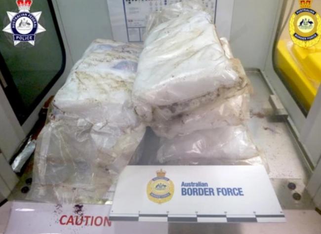 加国女子携带巨额毒品闯海关！恐面临终身监禁