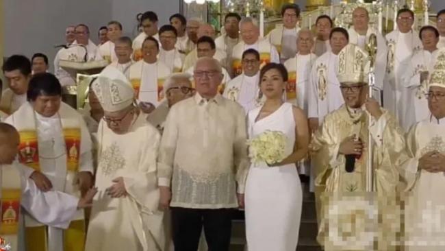 80岁菲国华裔省长娶30岁娇妻 盛大婚礼总统现身