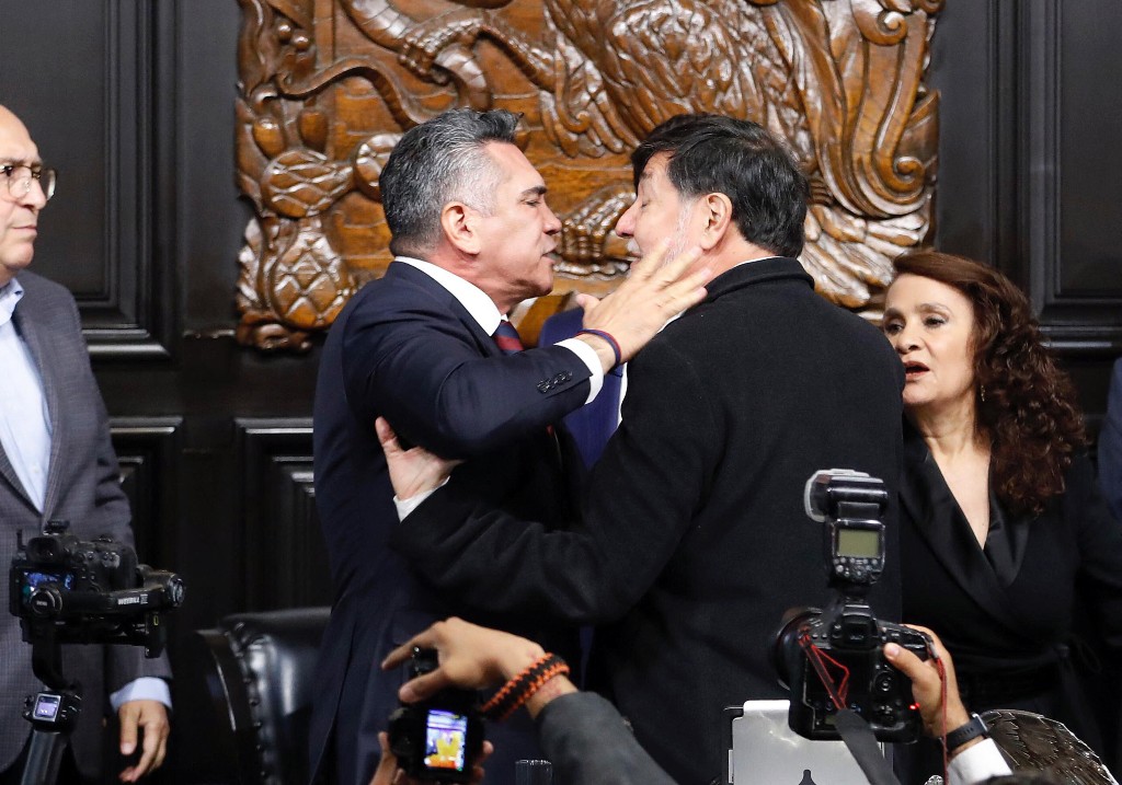 在毒品卡特尔辩论之后，争吵在墨西哥参议院爆发