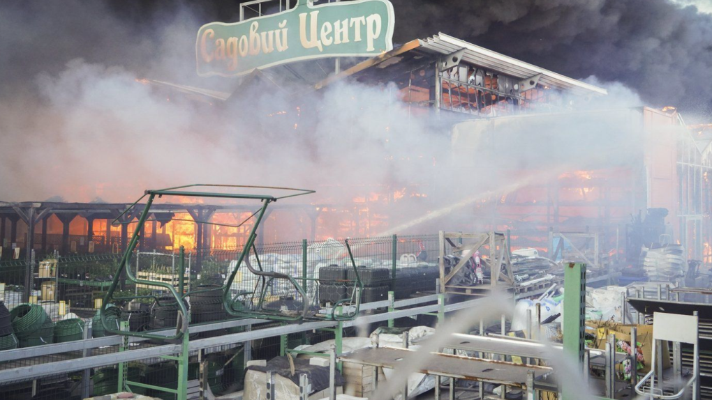 俄罗斯利用黑客攻击的炸弹和扩大的空军基地网络更快地摧毁了乌克兰的前线城镇 ...