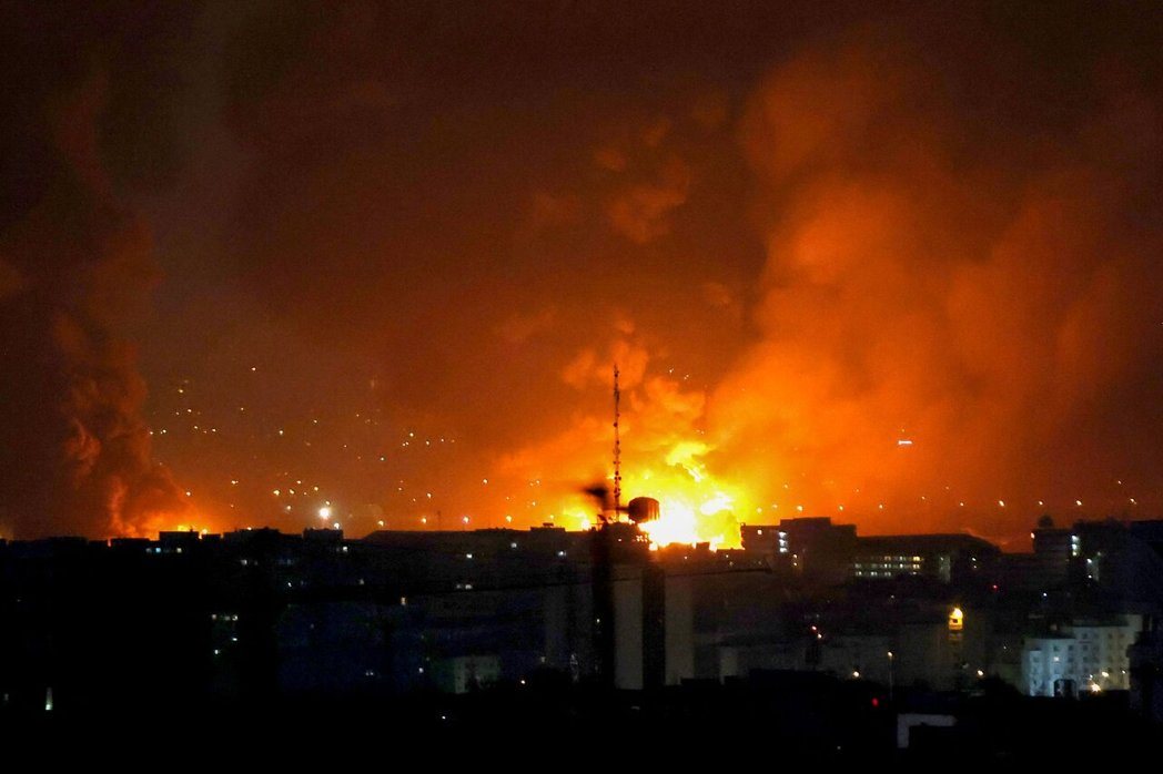伊朗多地深夜大爆炸！