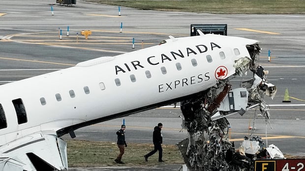 加拿大航空飞机在拉瓜迪亚跑道发生致命事故后，美国联邦航空管理局在其所有机场车辆上 ...