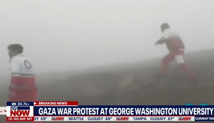 伊朗搜救人员仍试图在大雾中寻找总统的直升机。(撷自YouTube@FOX)