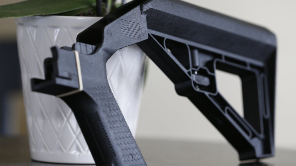 美国法院撤销对在该国最致命的大规模枪击事件中使用的速射枪支配件的禁令 ...