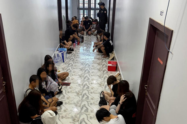 柬埔寨军警突袭波贝园区，两家赌场涉电诈被吊销执照，有外籍人员开枪袭警 ...