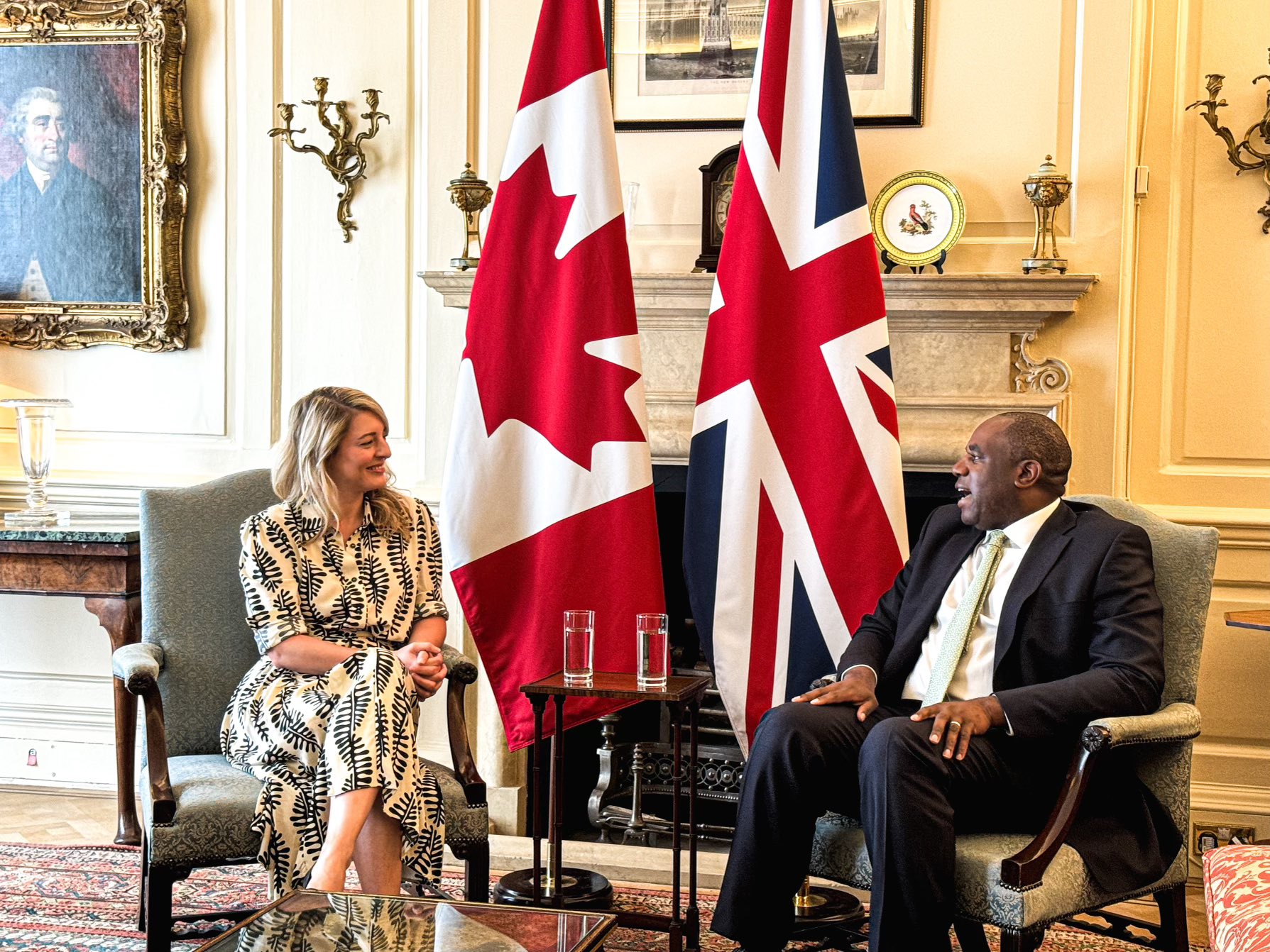 英国大选政治发生巨变后，乔利首次访问英国