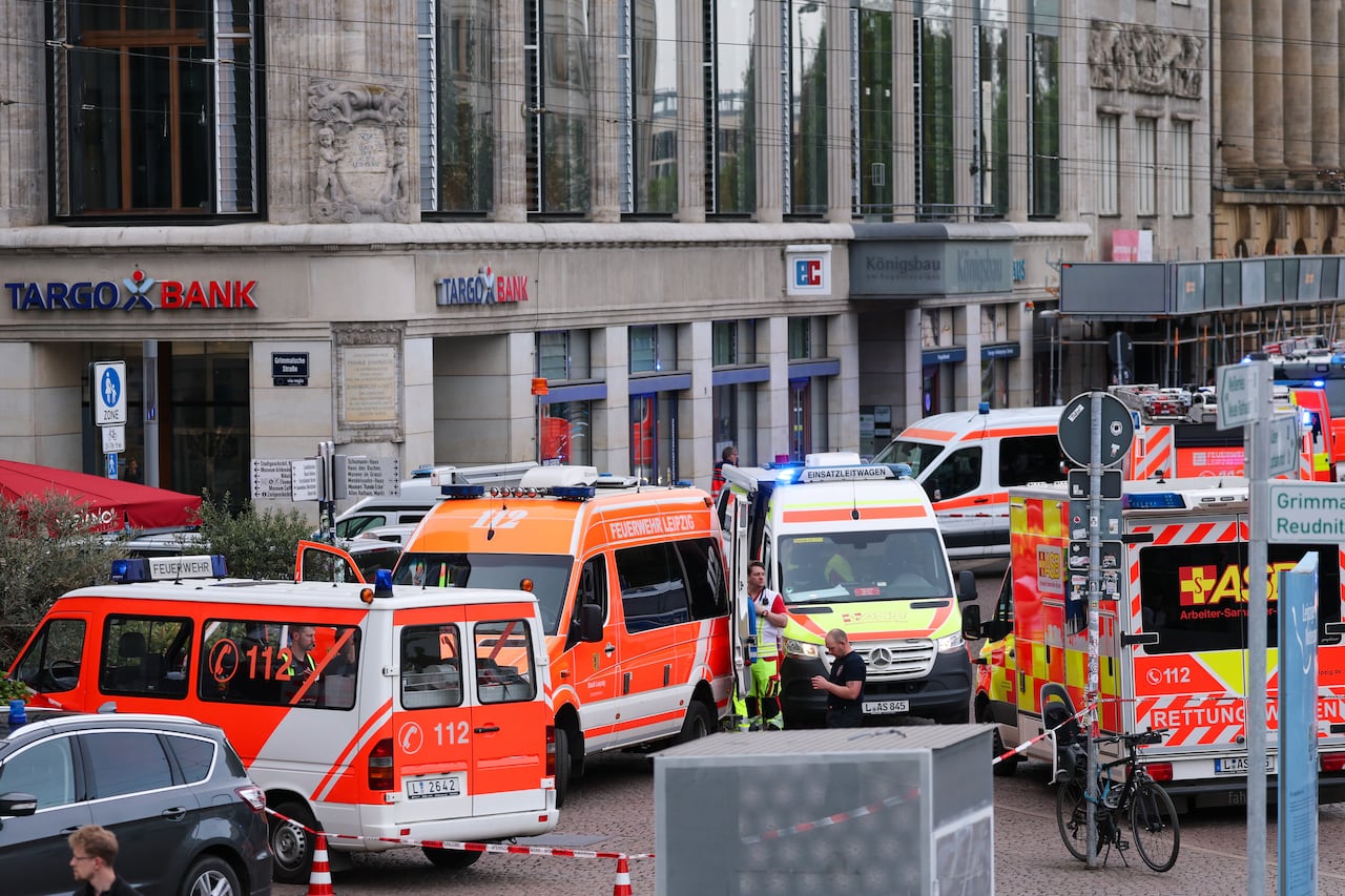 德国莱比锡市发生汽车冲撞事故 2人死亡3人重伤