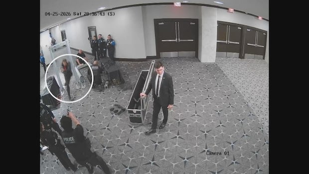 检察官称，记者晚宴上的特工被嫌疑人猎枪的子弹击中