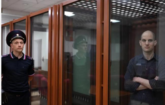 俄与西方最大换囚行动！刚被重判16年的他也在列