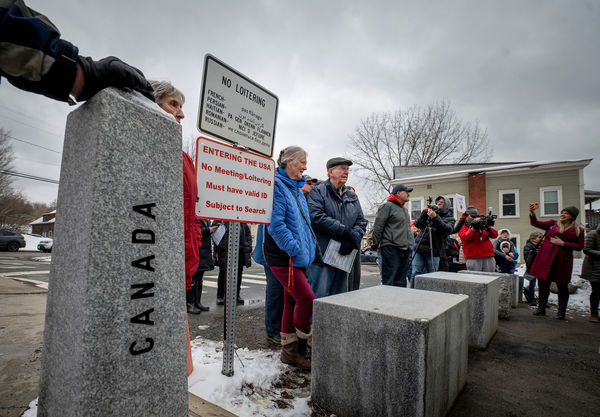 加人访两国边境图书馆先通关！美新规令居民气炸