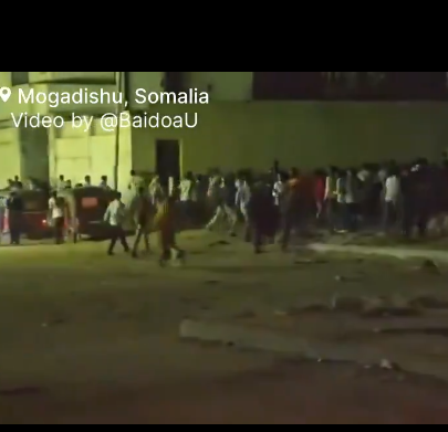 惊悚影像：海滩晚间爆炸！32名游客惨死