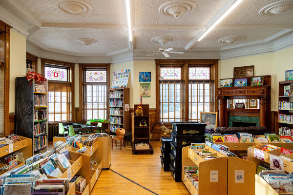 加人访两国边境图书馆先通关！美新规令居民气炸