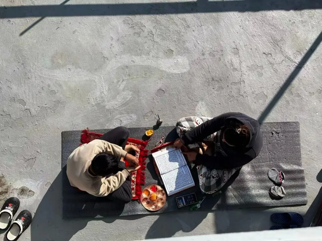 人均750，住在开门看到喜马拉雅山的城市里